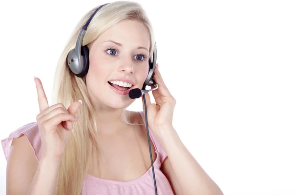 Mujer atractiva sonriente con auriculares —  Fotos de Stock