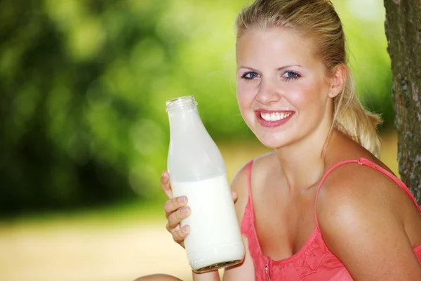 Blonde girl drinks milk — Stock Photo, Image