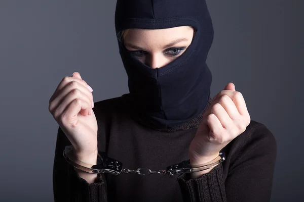 Thief girl in handcuffs — Stock Photo, Image