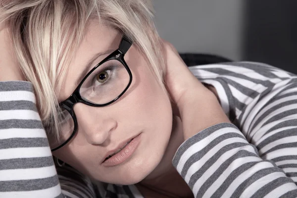 Frau mit Brille — Stockfoto