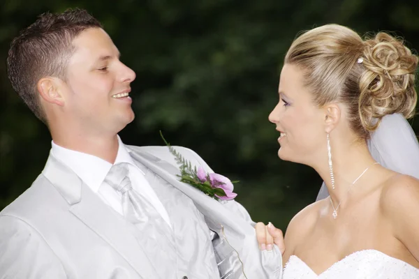 Wedding set in park — Stock Photo, Image