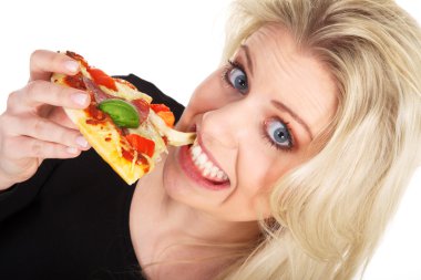 pizza ile genç sarışın bir kadın