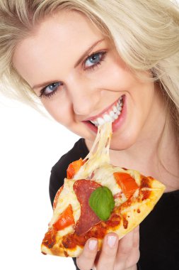 pizza ile genç sarışın bir kadın