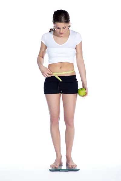 Mulher medindo seu corpo — Fotografia de Stock