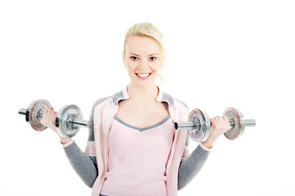 Portret van een jonge mooie vrouw houdt van gewichten en doen fitness — Stockfoto