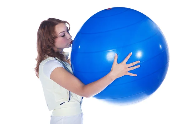 Fit ball olan kadın — Stok fotoğraf