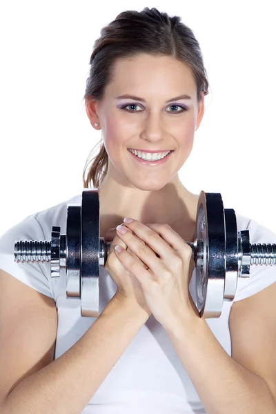 Retrato de uma jovem mulher bonita segurando pesos e fazendo fitness — Fotografia de Stock