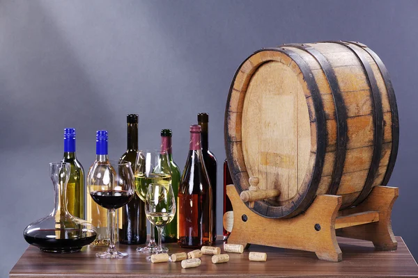 Barrel dan sebotol anggur — Stok Foto