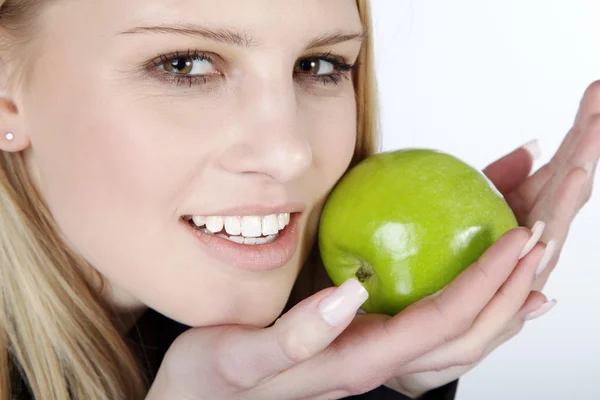 Blond woman eat green apple — Stock Photo, Image