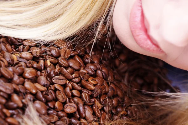 Girl with coffee beans — Stock Photo, Image