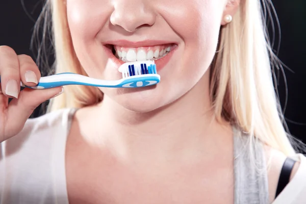 Closeup portrait of beautiful young woman brushing her teeth — Stock Photo, Image