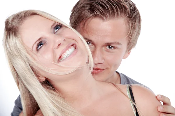 Bonito jovem feliz sorrindo casal — Fotografia de Stock