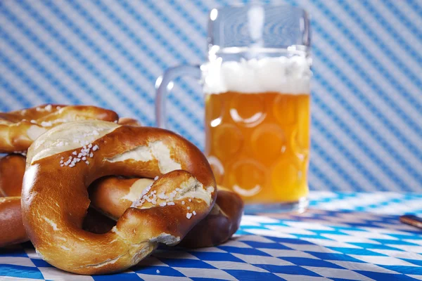 Pretzel and bear on the table — Stock Photo, Image
