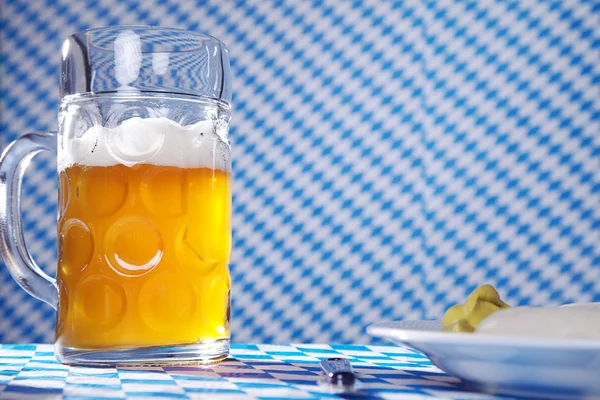 Bear and plate with food — Stock Photo, Image