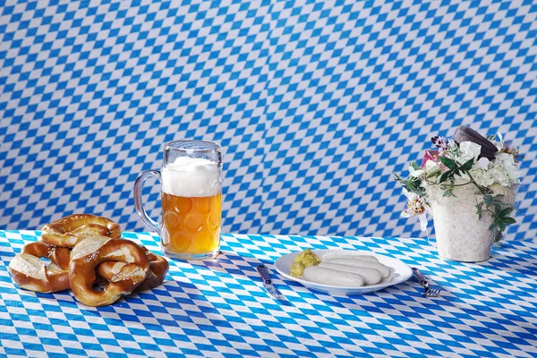 Bear with food on the table — Stock Photo, Image