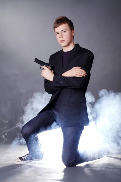 Boy with the gun — Stockfoto