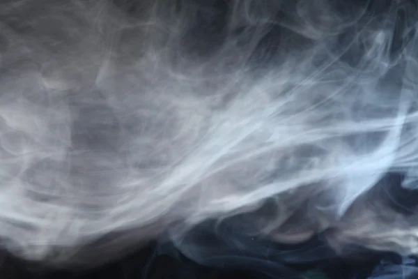 Humo blanco abstracto aislado en negro — Foto de Stock