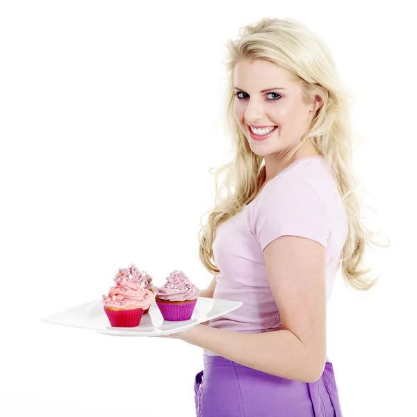 Junge lächelnde Frau mit Cupcake — Stockfoto