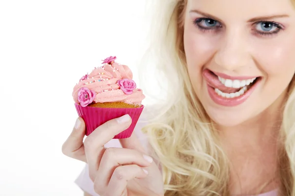 Blond tjej med cupcake — Stockfoto