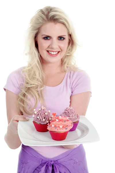 Jovem mulher sorridente com cupcake — Fotografia de Stock