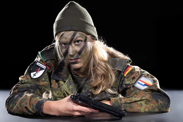 Militära flicka — Stockfoto
