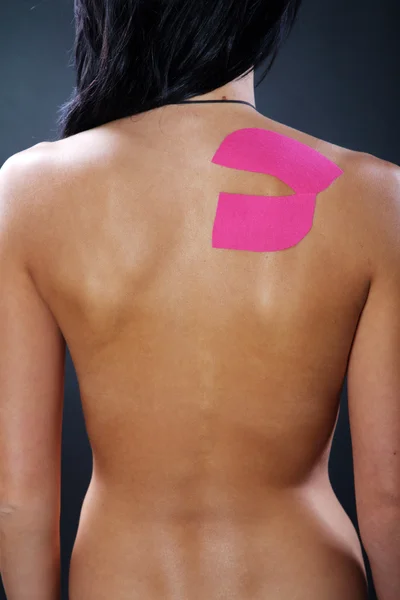 Ženské tělo s kinesio pásky — Stock fotografie