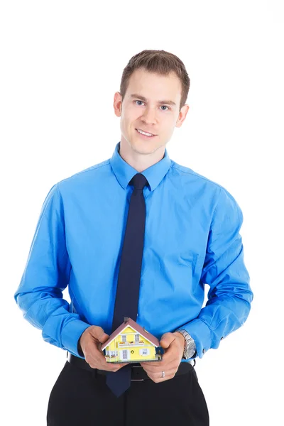 Ung affärsman med miniatyr hus — Stockfoto