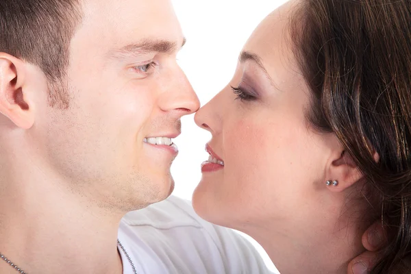 Feliz jovem casal apaixonado — Fotografia de Stock