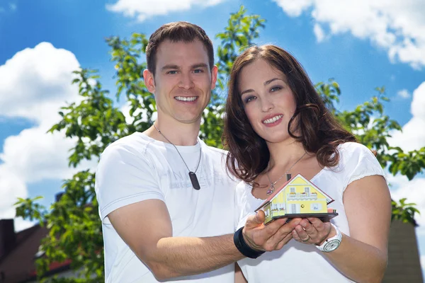 Young couple having renovate — Stock Photo, Image