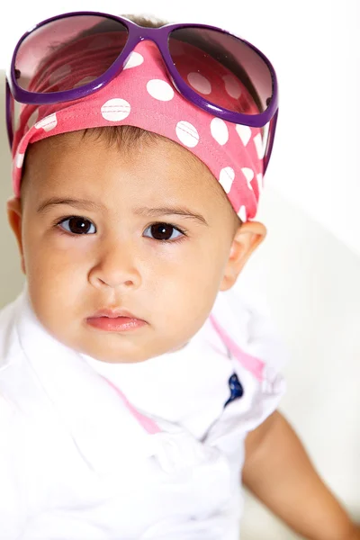 Baby med glasögon — Stockfoto