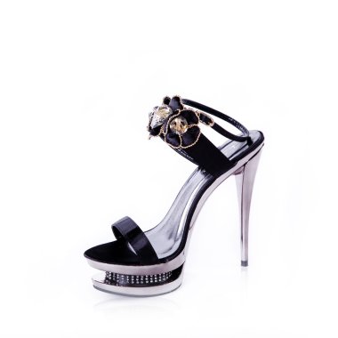 Beyaz arka planda kadın ayakkabıları