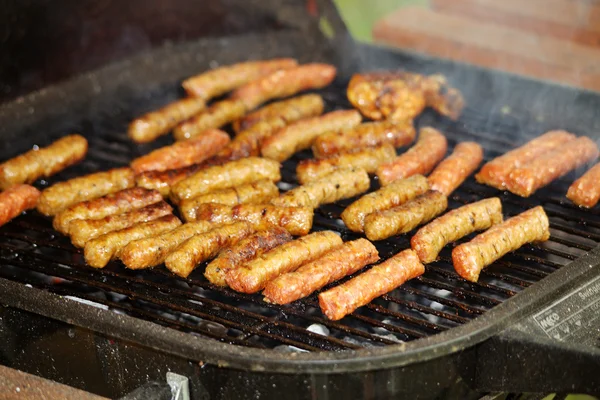 Cevapcici på grillen, över — Stockfoto