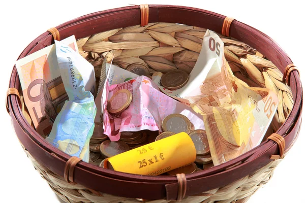 Geldspende, Korb mit Spendengeldern — Stockbild Geldspende — Stockfoto
