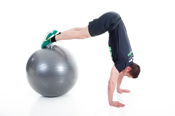 Treinamento de atleta com bola — Fotografia de Stock