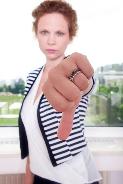 Businesswoman showing sign — Stock Photo, Image