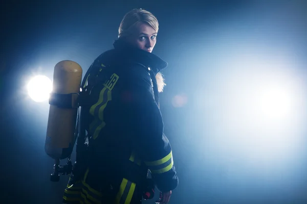 Firefighter in the fog — Stock Photo, Image