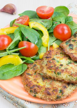 Quinoa börek ve salata