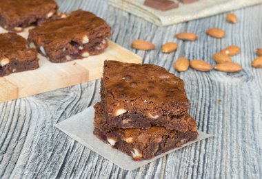 Brownies with almonds