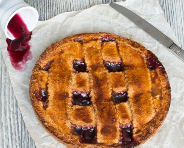 blackcurrant reçel ile ev yapımı linzer tart