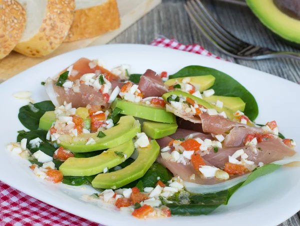 Ensalada con aguacate y jamón — Foto de Stock