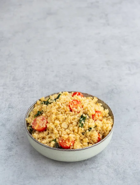 Recette Saine Quinoa Végétarien Avec Tomate Épinards Ail Verticale Sur — Photo
