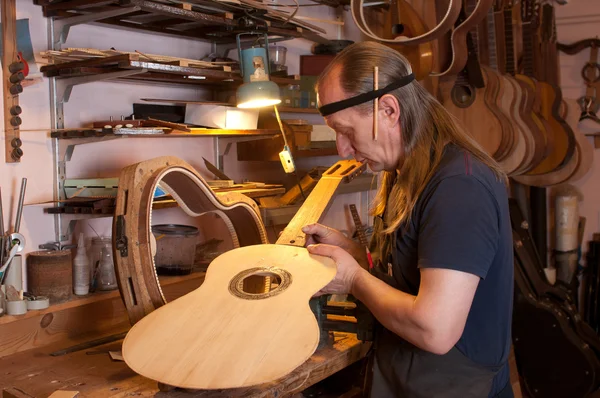 Luthier