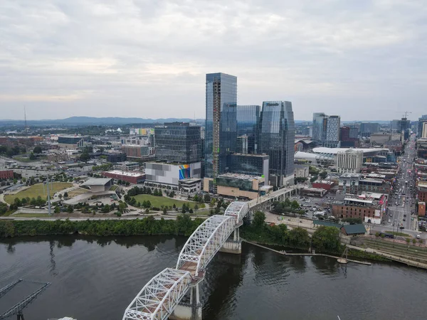 Nashville, Tennessee panorama śródmieścia z Cumberland River w USA — Zdjęcie stockowe