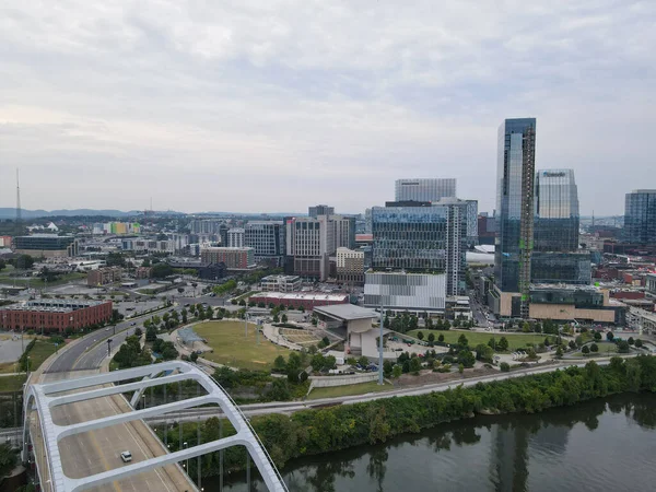 Nashville, Tennessee skyline céntrico con Cumberland River en Estados Unidos —  Fotos de Stock