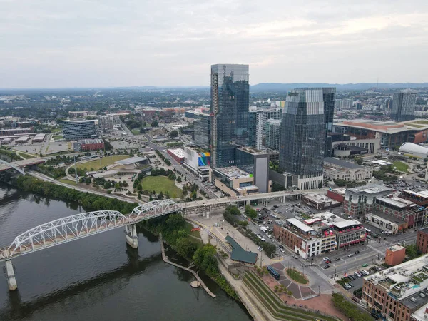 Nashville, Tennessee panorama śródmieścia z Cumberland River w USA — Zdjęcie stockowe