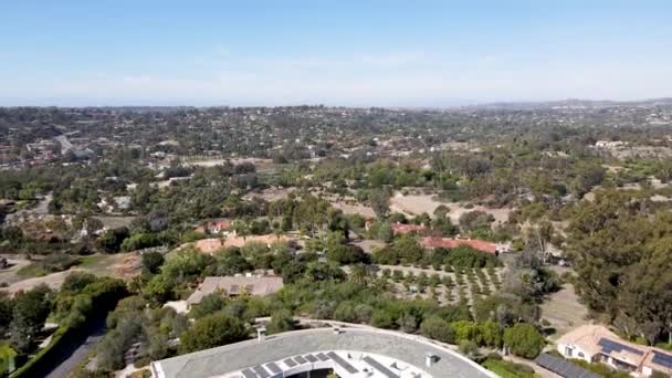 Vista aérea del vecindario rico Rancho Santa Fe en el Condado de San Diego, California, Estados Unidos — Vídeo de stock