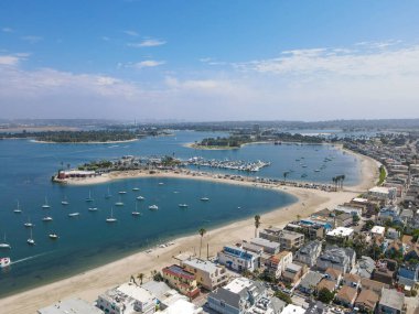 San Diego, California 'daki Mission Bay' in havadan görüntüsü. ABD.
