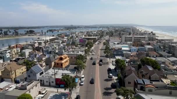 Luchtfoto van Mission Bay en stranden in San Diego, Californië. Verenigde Staten. — Stockvideo