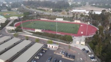 Çim hokeyi oyuncularıyla San Diego, Kaliforniya 'daki Scripps Ranch Lisesi' nde hava görüntüsü.