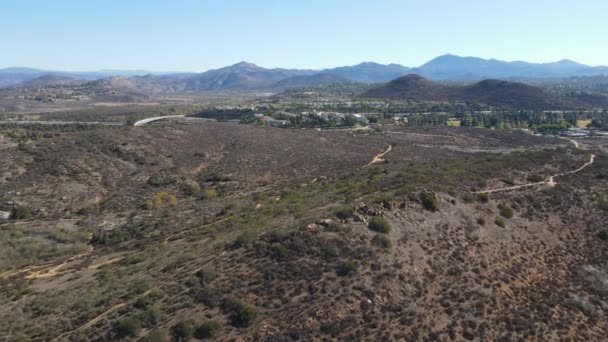 Luchtfoto van Bernardo Mountain in San Diego, Verenigde Staten — Stockvideo